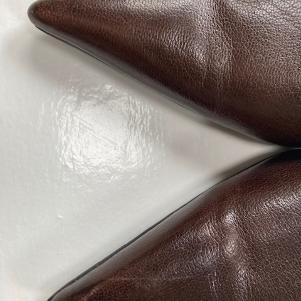 Who doesn't need a basic Brown leather pump? - Picture 4 of 7